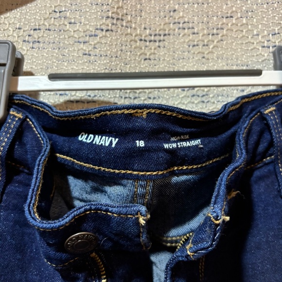 Old Navy Women’s High-Rise Jeans - Picture 3 of 4